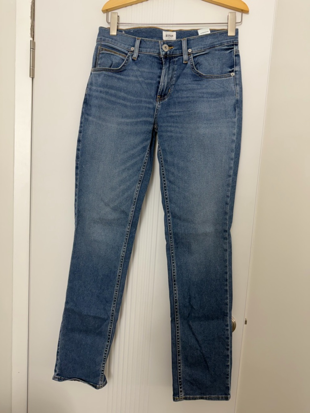 Hudson Jeans Straight Leg Jeans in Medium Blue Wash